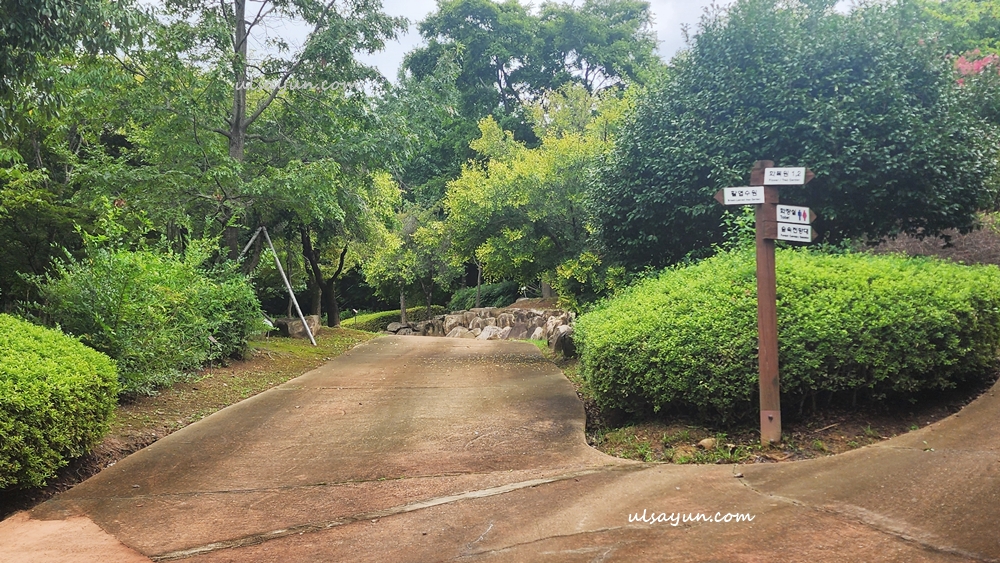 화명수목원 내 이정표