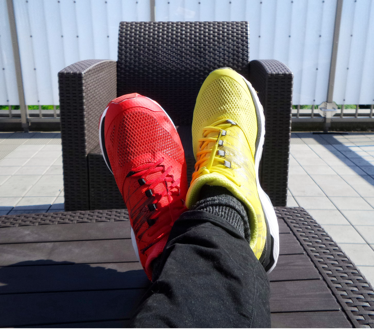 색이 다른 신발