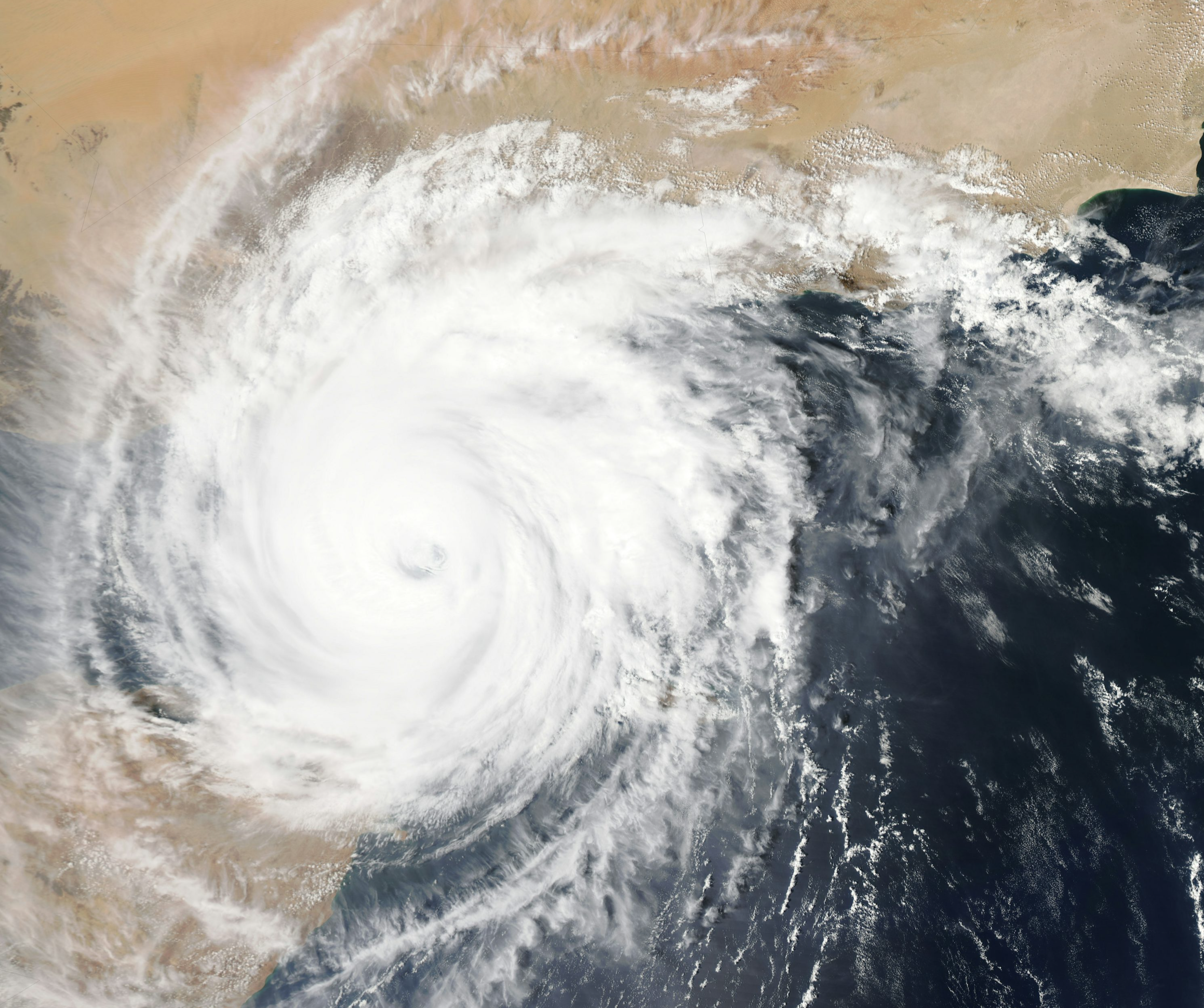 🌪 필리핀 초대형 태풍 ‘갈매기’와 허리케인 ‘멀리사’ — 142명 사망, 127명 실종… “온 마을이 사라졌다”