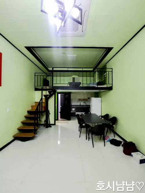 에이스펜션 복층으로되어있어 편함