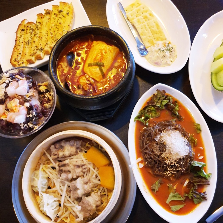 생방송오늘저녁 대구 동구 치킨, 피자 7종 서비스 참치 카나페, 마늘빵, 막국수, 차돌 숙주찜, 차돌 해물 순두부찌개, 팥빙수, 파인애플 맛집 추천