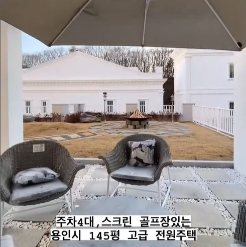 옥상 한쪽으로 나가면 가족들과 오픈한 커피한잔을 할 수 있는 테라스 공간