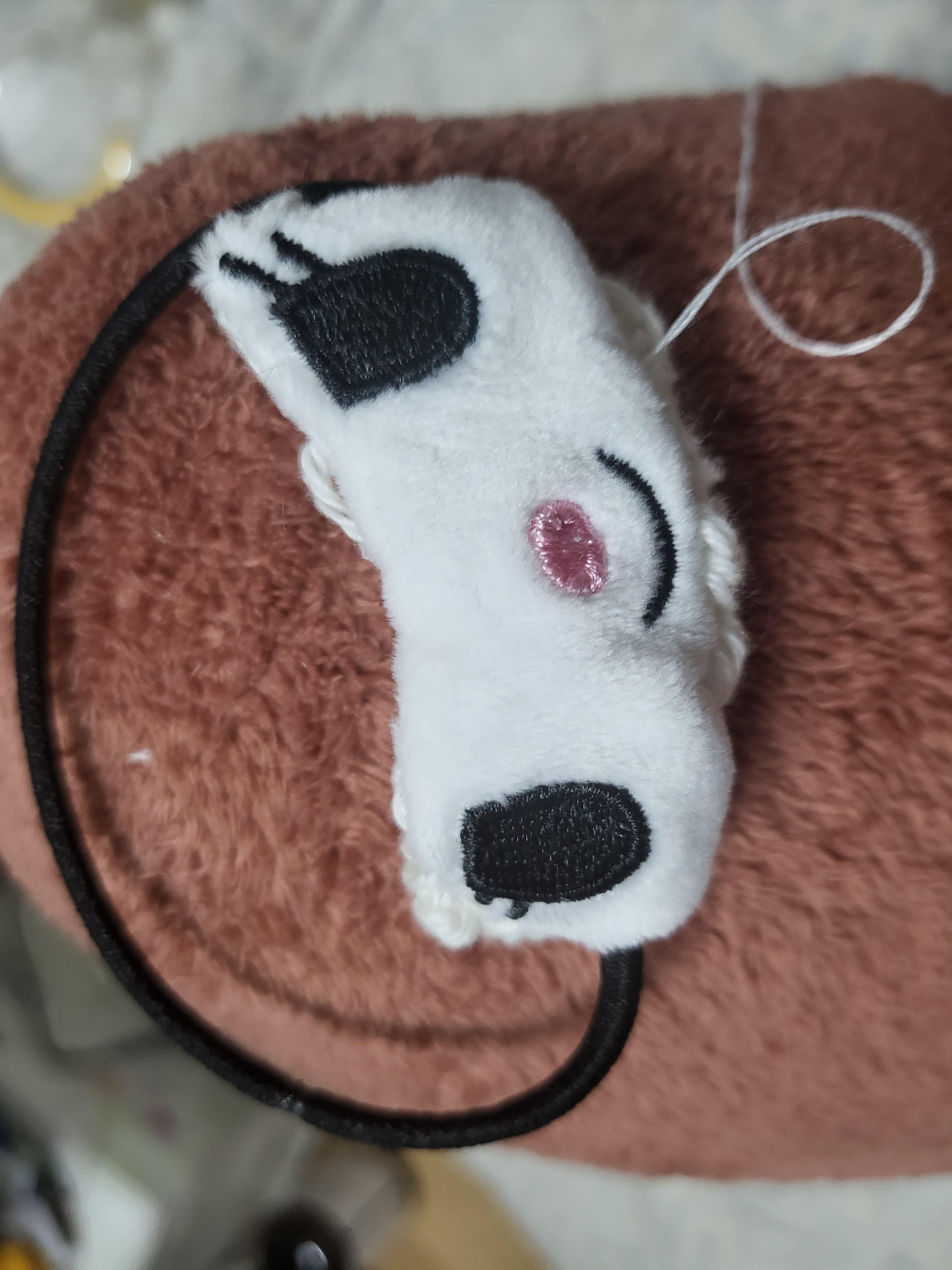 4. 1~2cm 남기고 꼬맨 후 안 꼬매진 부분으로 천을 뒤집는다.