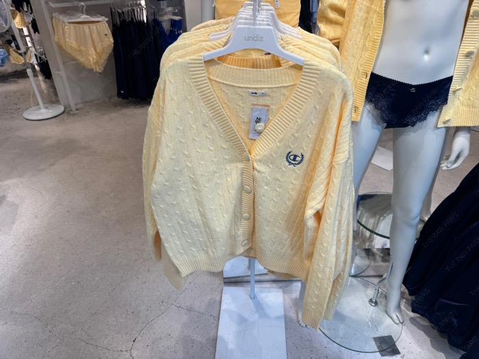 앙디즈 챔피온 니트 가디건 크롭 버터 옐로우 Undiz Champion cable knit cardigan butter yellow