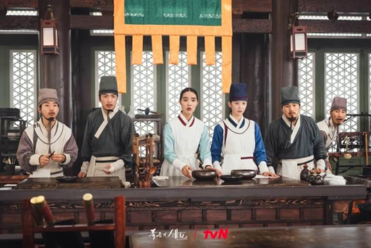 '왕과 사신이 나란히?’…’폭군의 셰프’ 역사 왜곡 논란