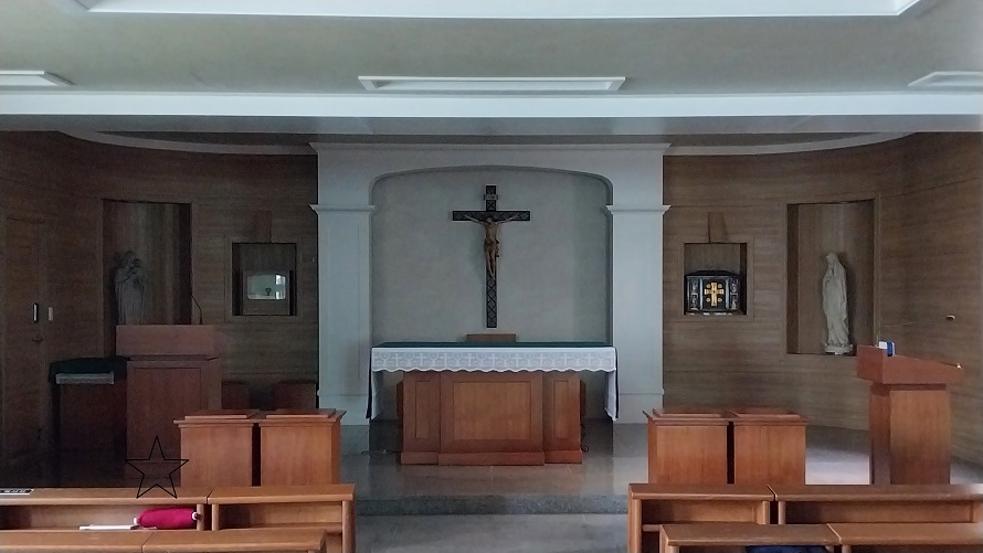 삼척 사직동성당 성전 안 제대, 제단, 십자고상, 감실 사진