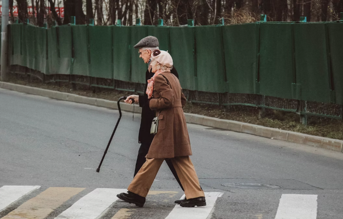 기초연금 더 받을 수 있는지 고민하는 노인2