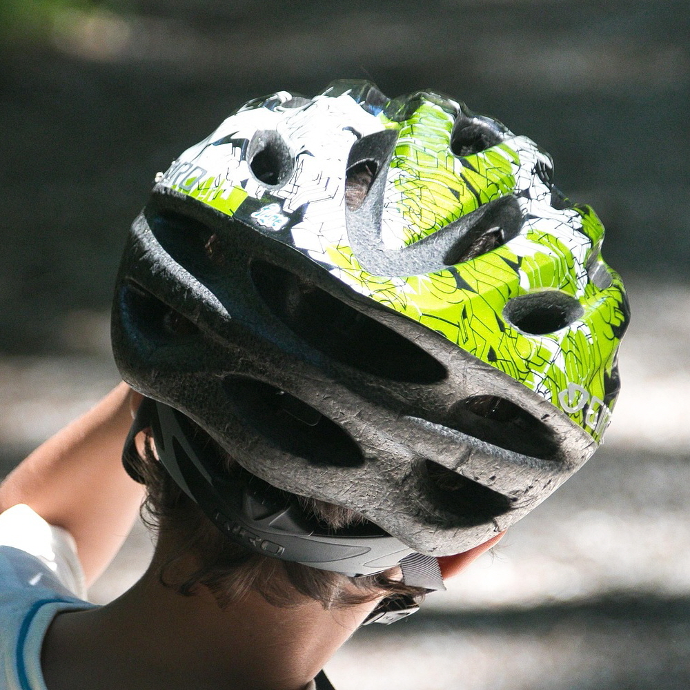 Based on safety, fit, and weight criteria for helmet selection and actual accident experience, we have summarized size selection methods that can be easily understood even by beginners.