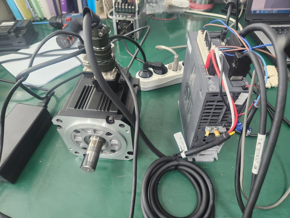 미쓰비시(MITSUBISHI) 서보드라이버 MELSERVO-J3 시리즈 (MR-J3-100A) AL.16 (앰프 엔코더 간 통신 이상) 알람 발생 수리 완료