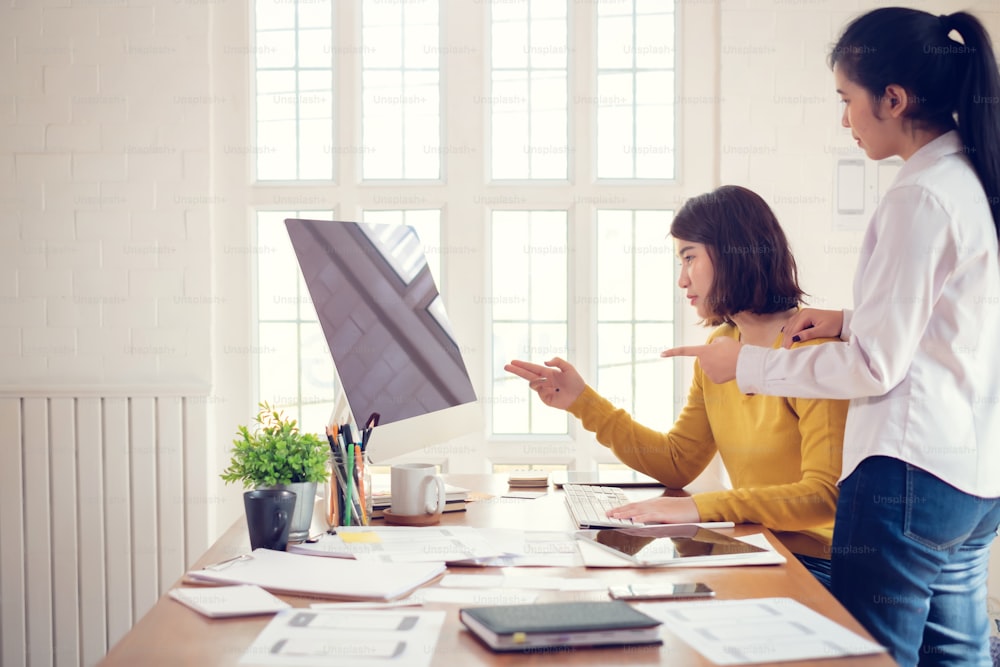 새로운 관점과 경험 관련 이미지