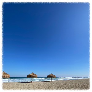 넓은 백사장과 편의시설이 잘 갖춰진 낙산해변