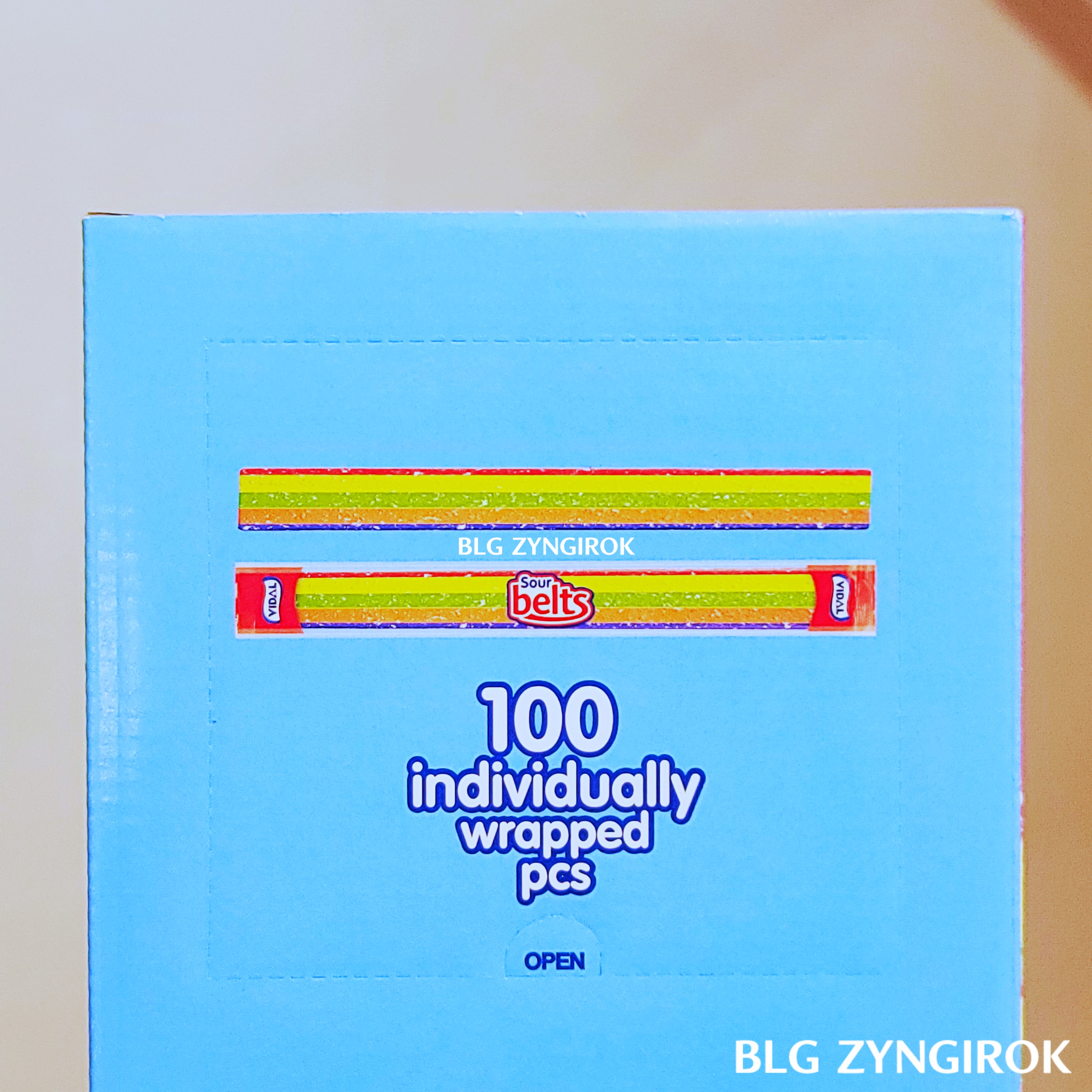 비달-사우어-벨트-상자-앞면을-뜯을수있다.