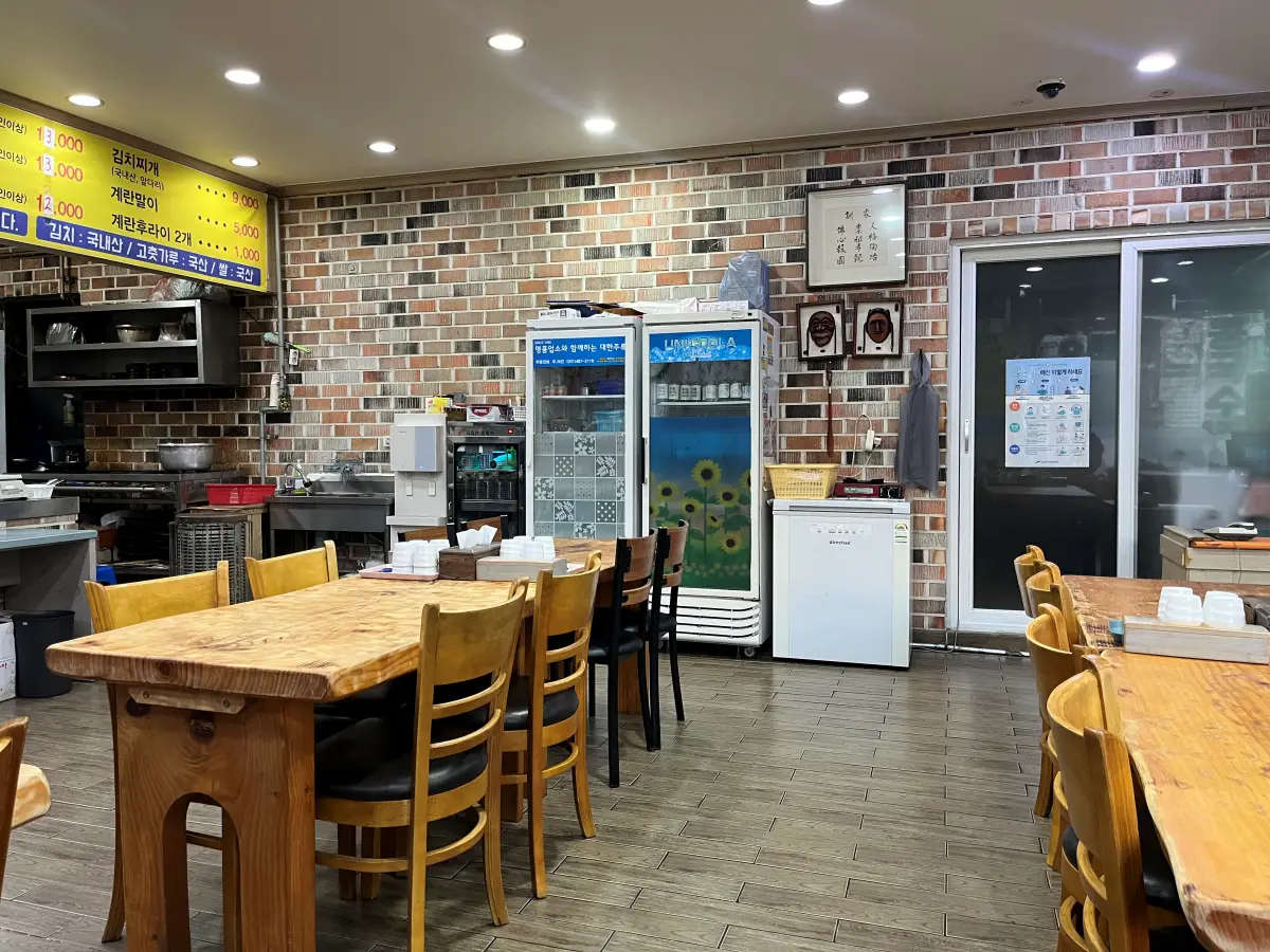 이동엄마김치찌개-테이블