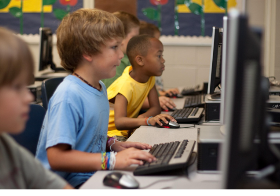 윈도우 설정의 자동 실행 메뉴에서 모든 미디어 및 장치 자동 실행 사용 스위치를 끄는 화면