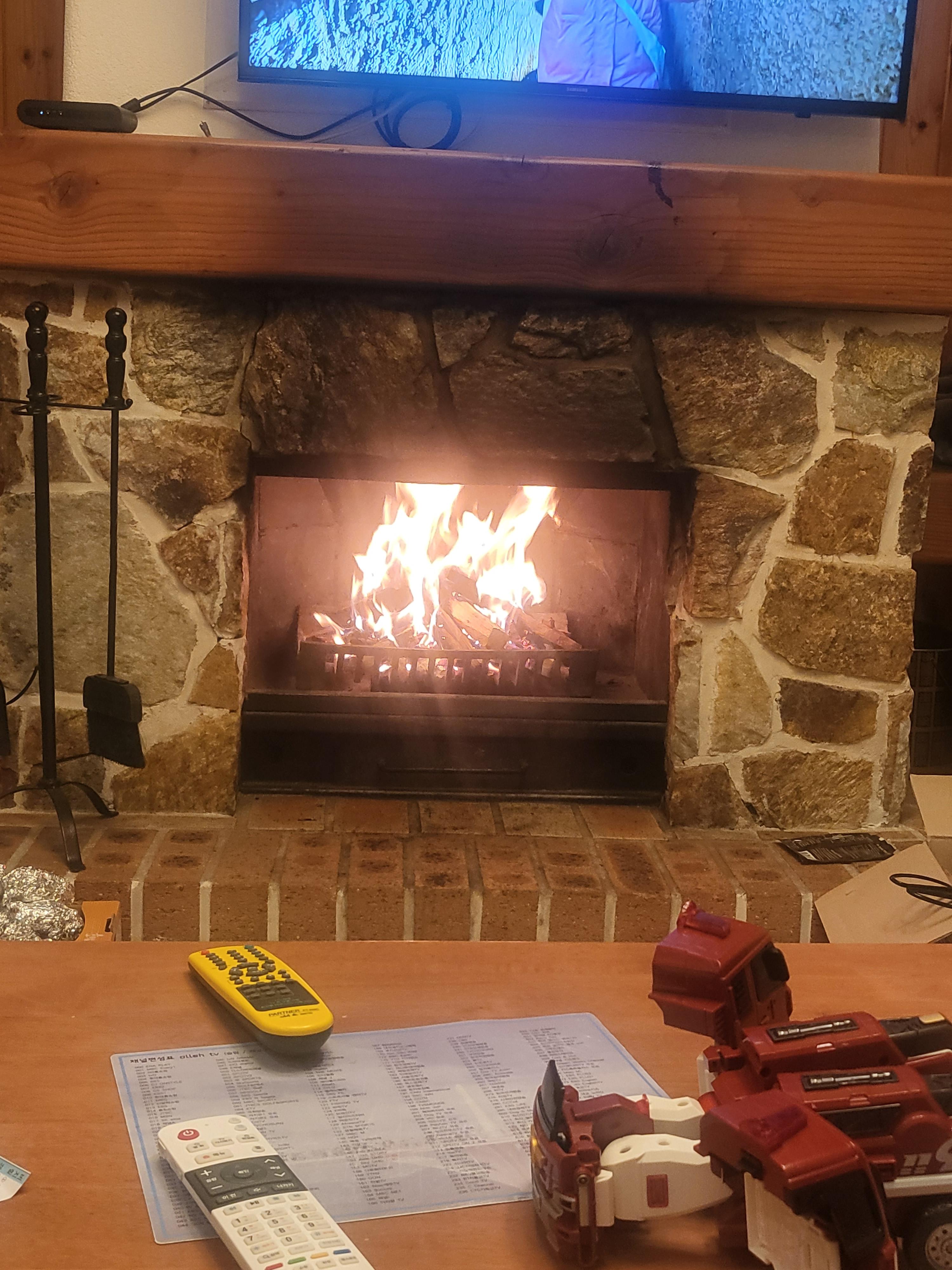 벽난로 감성이 따뜻