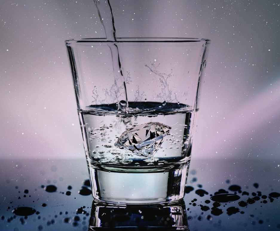 물은 하루에 2L 꼭 마셔야 할까? - 개인마다 다른 수분 섭취량의 진실