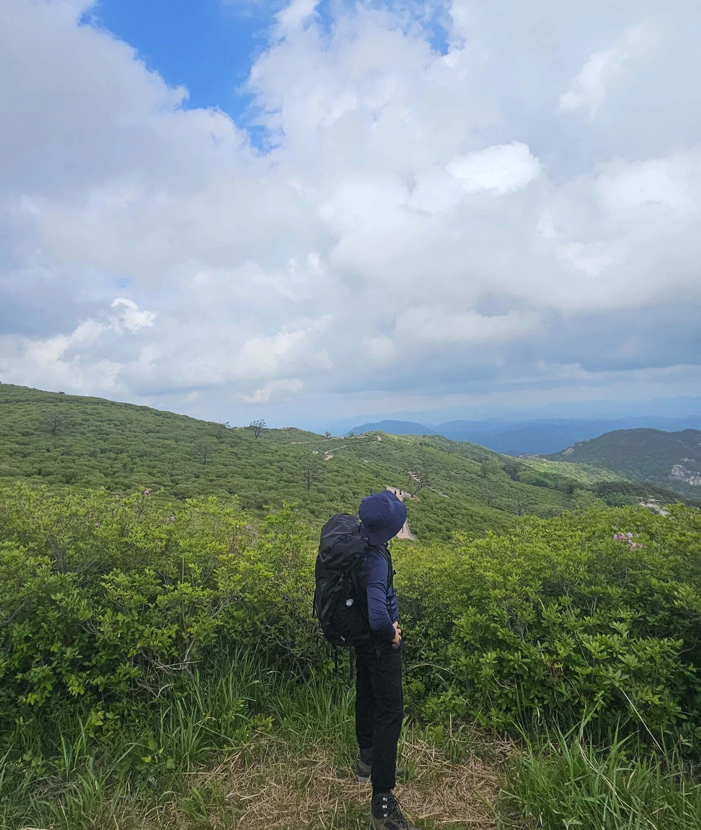 감암산과 모산재의 황매평원 길 모습