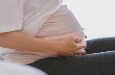 복대를 하고 있는 임산부