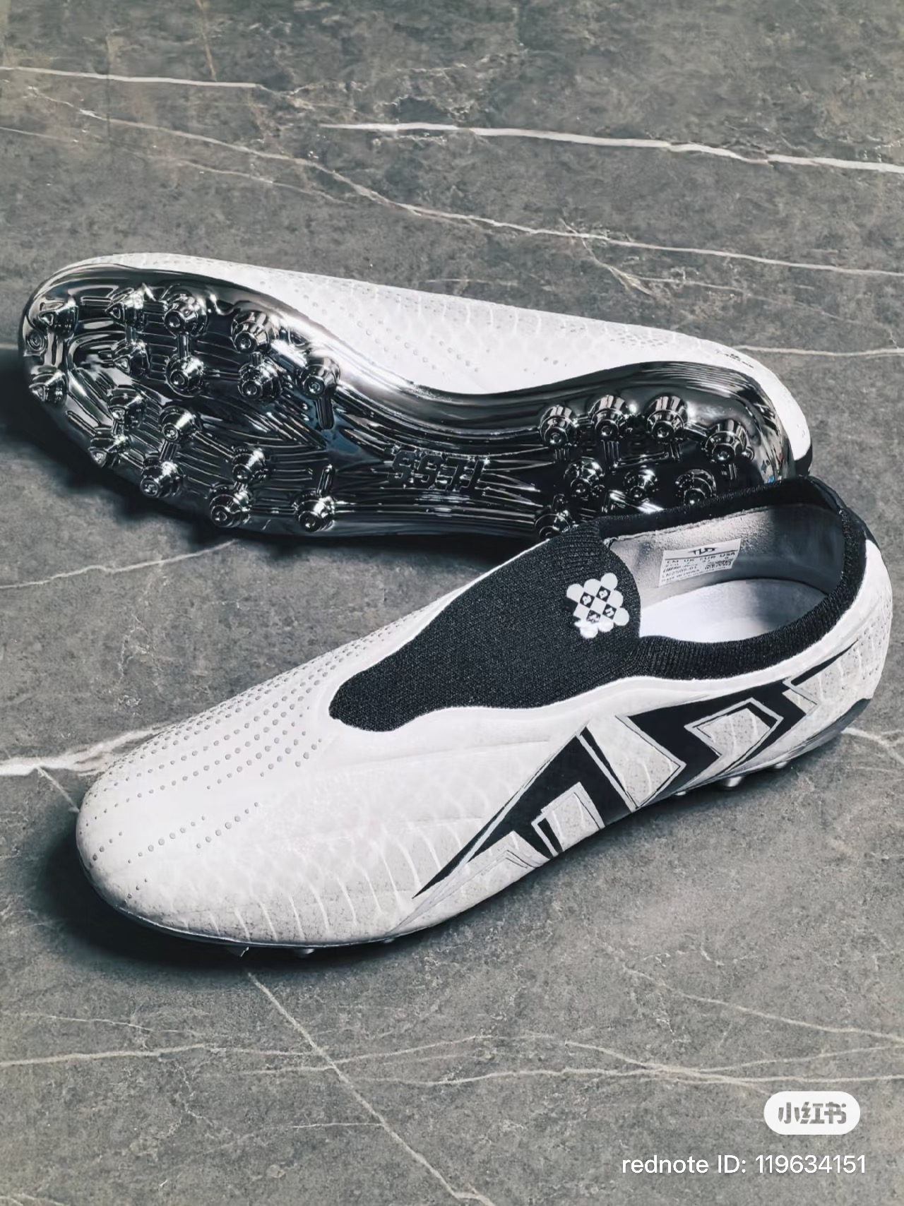 TLSS 리베로 축구화 출시 소개 이미지