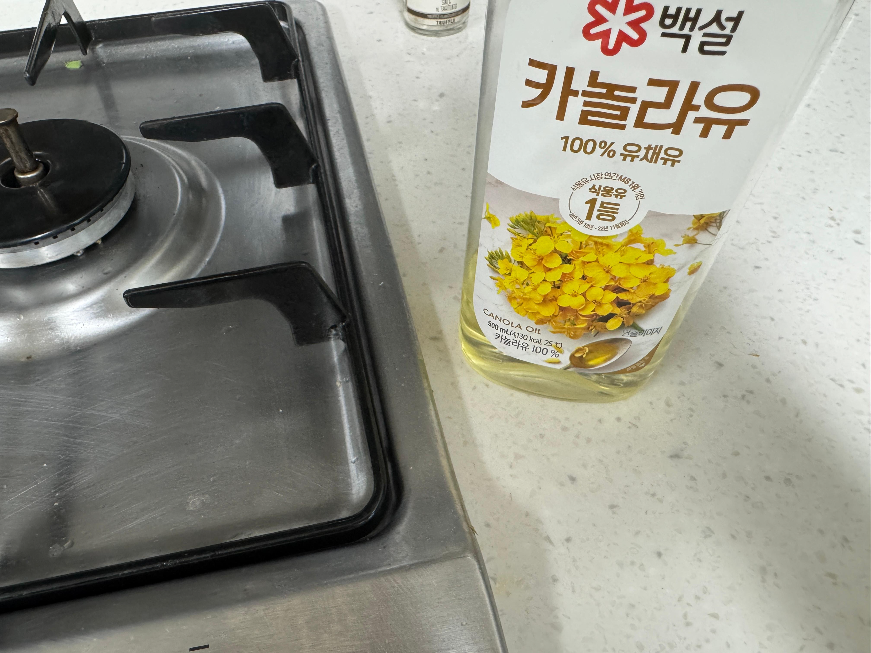 주방연구소 ❘ 식용유 보관방법, 싱크대 옆에 두면 안 되는 이유와 오래 신선하게 보관하는 방법