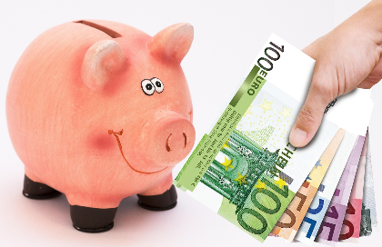 돼지저금통과 돈다발