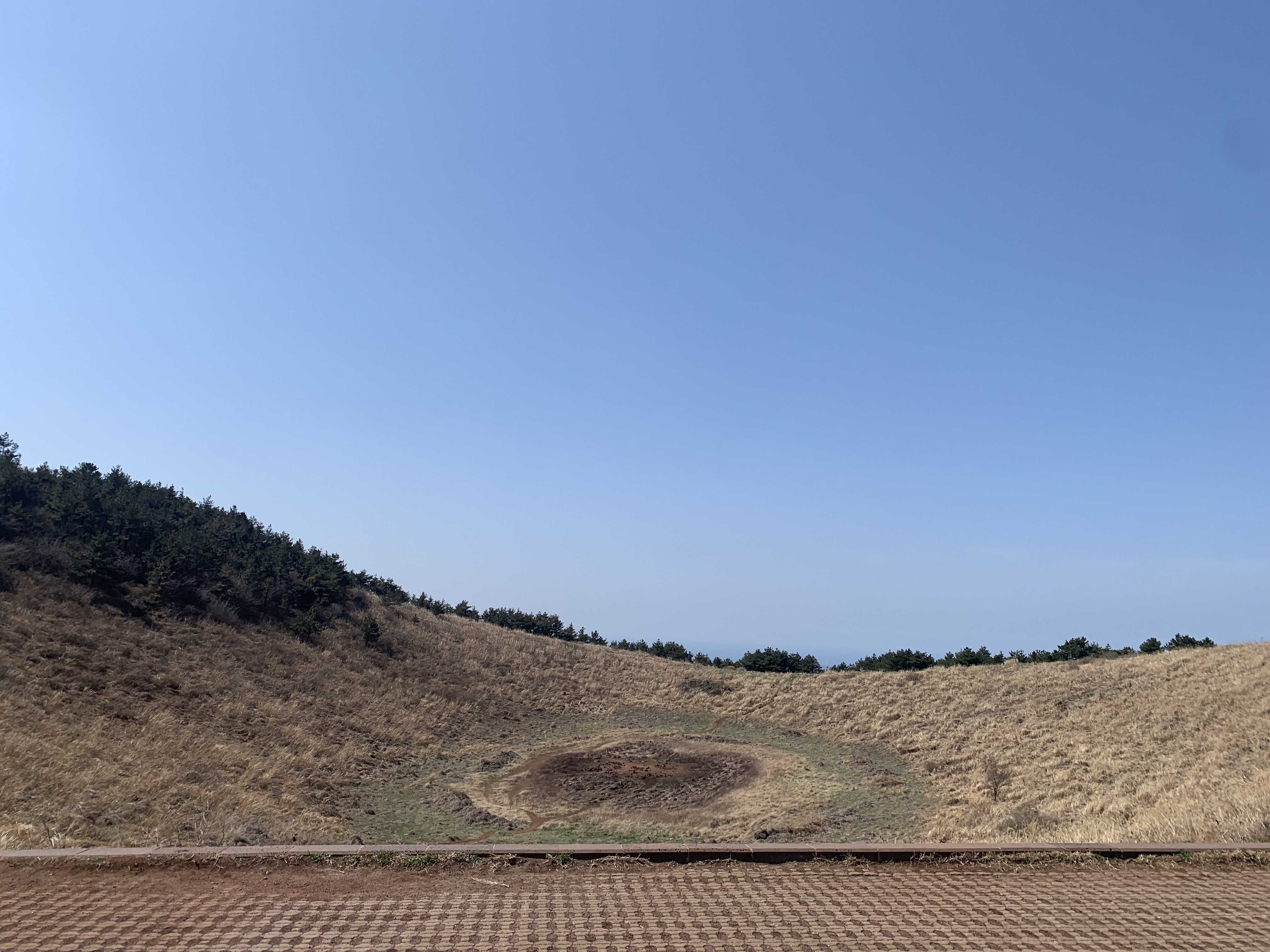 금오름 분화구