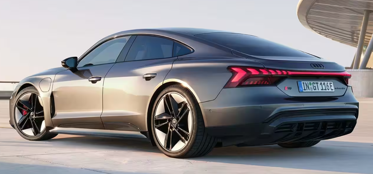 아우디-rs-e-tron-gt-후면