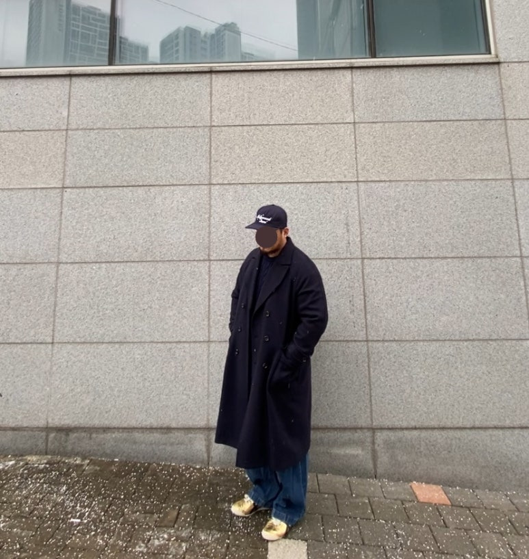 데일리룩('26.1.12.)에페 빈티지 할리우드 스타 볼캡, 그레이휴 더블브레스티드 롱코트, 후브스 헤비케이블니트 울 스웨터, 무신사스탠다드 벌룬 팬츠, 아식스 오니츠카타이거 골드
