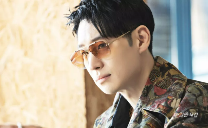 모범택시 김도기 부캐 선글라스 낀 모습