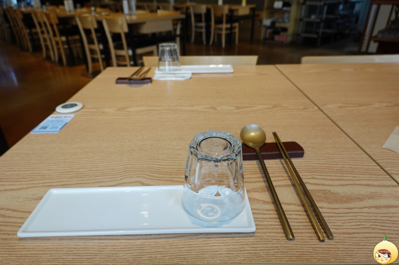 고급진 수저가 인상적이야~