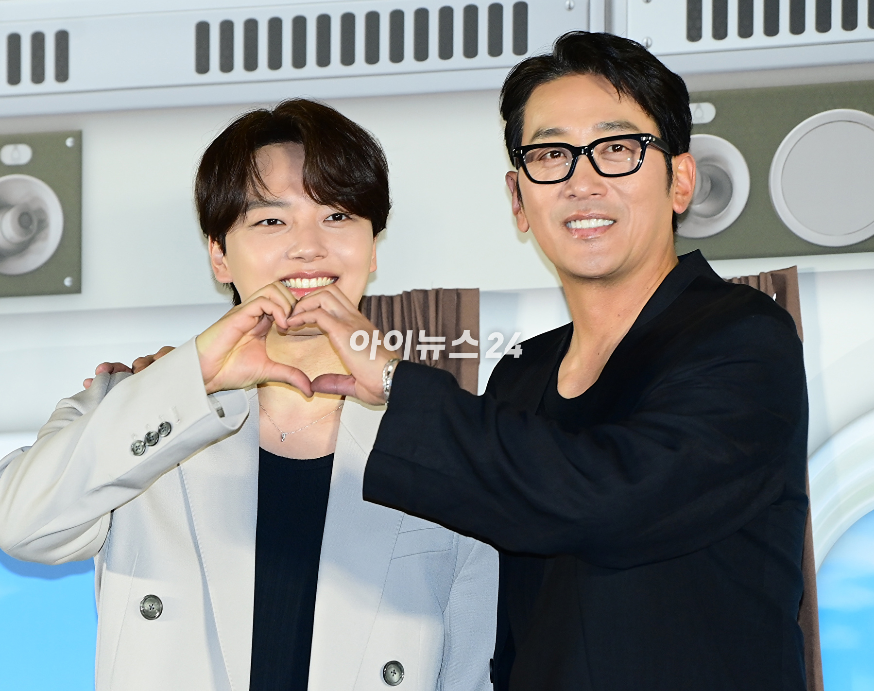 배우 여진구와 하정우가 22일 오전 서울 용산구 CGV 용산아이파크몰에서 열린 영화 '하이재킹' (감독 김성한) 제작보고회에 참석하고 있다. [사진=정소희 기자]