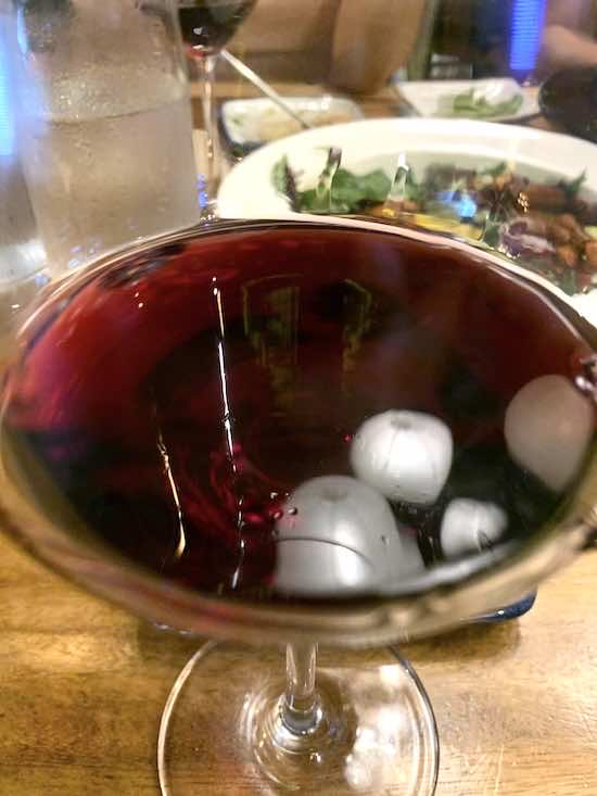 19 Crimes Cabernet Sauvignon 2018의 색