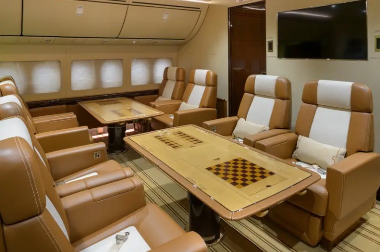 boeing 747-8i interior