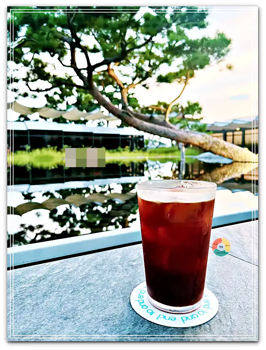 엔드투앤드_엔드투앤드_에필로그존4-커피한잔-테이블에서바라보는시각