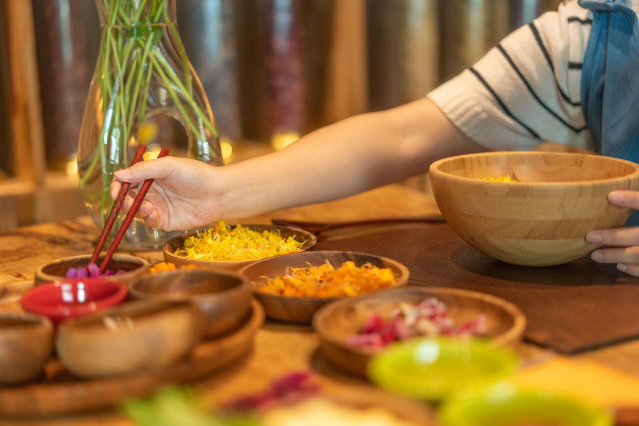 6시 내고향 충남 청양의 식용 꽃 카페 꽃이 머무는 자리 (꽃차, 꽃비빔밥, 꽃김밥 맛집)