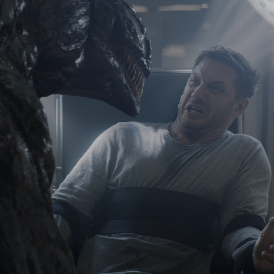 베놈1_에디를 협박하는 라이엇