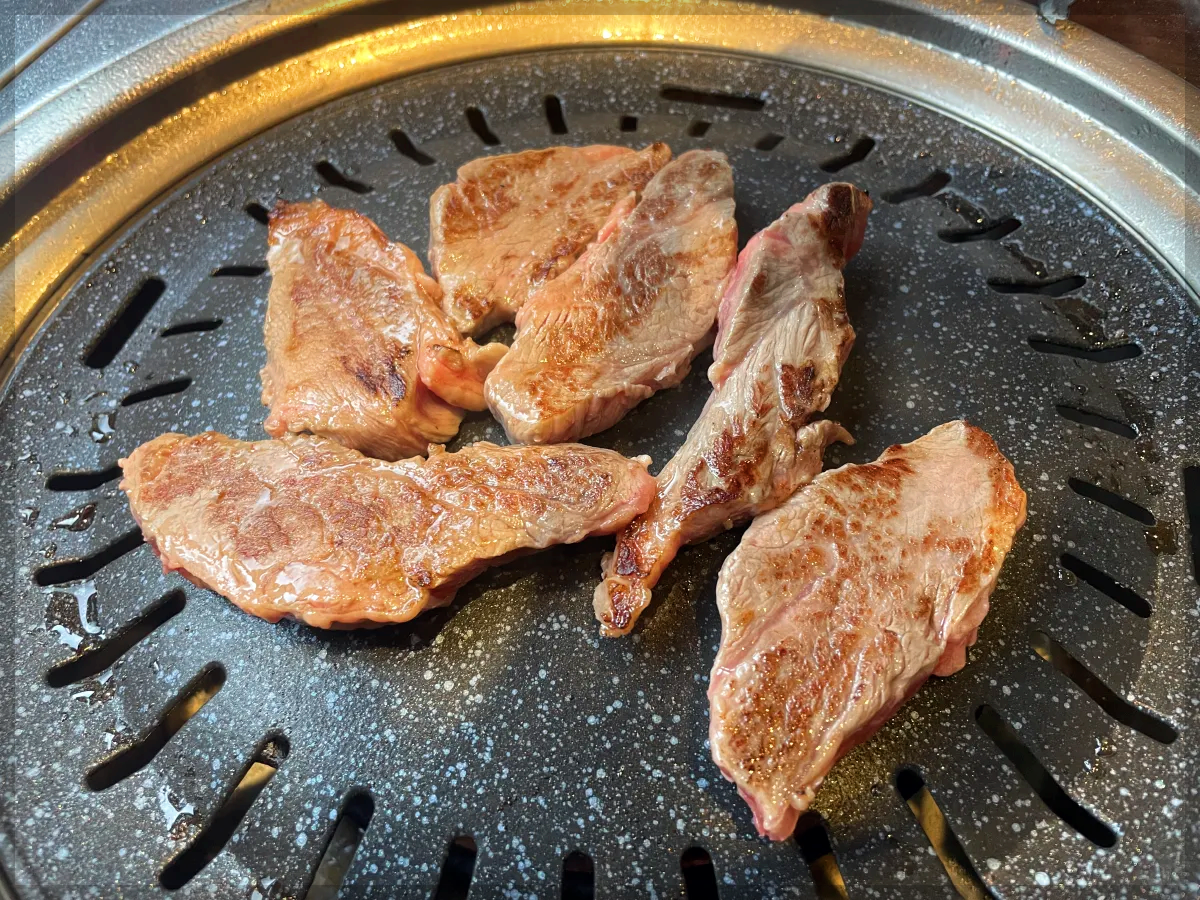 회식의달인-음식-불판에-구운-새우살