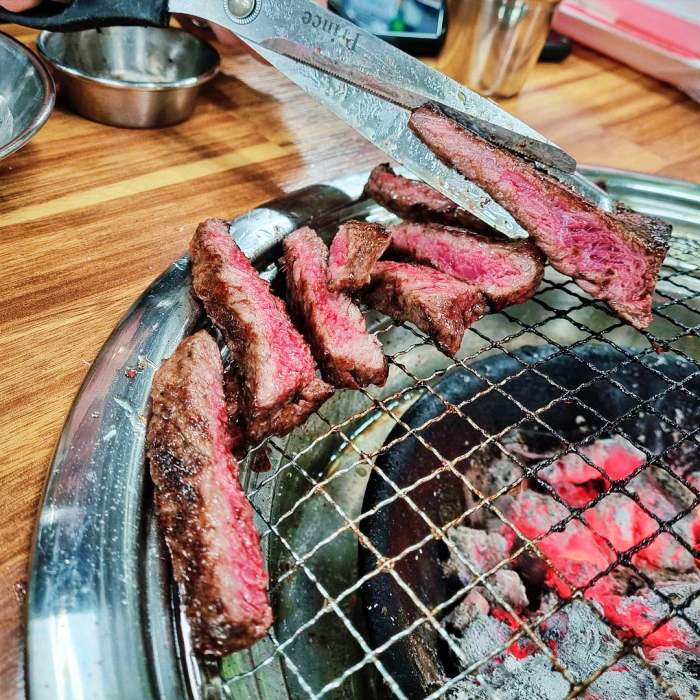 생방송오늘저녁 마장동 축산물시장 한우 숯불 구이 원하는 부위 골라먹는 특수부위 정육 식당 맛집 추천