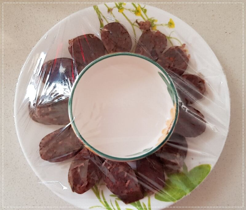 랩으로 접시 감싸기