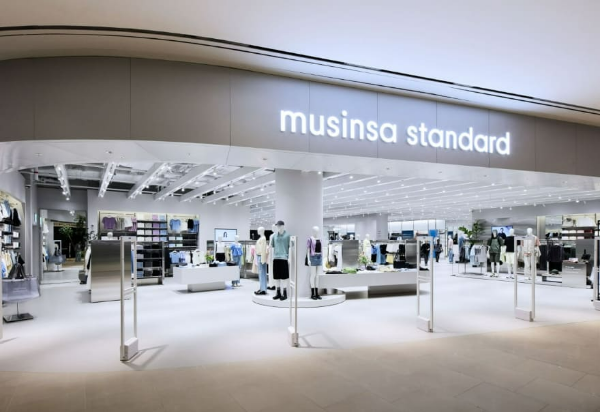 무신사 오프라인 매장 수원점 정경