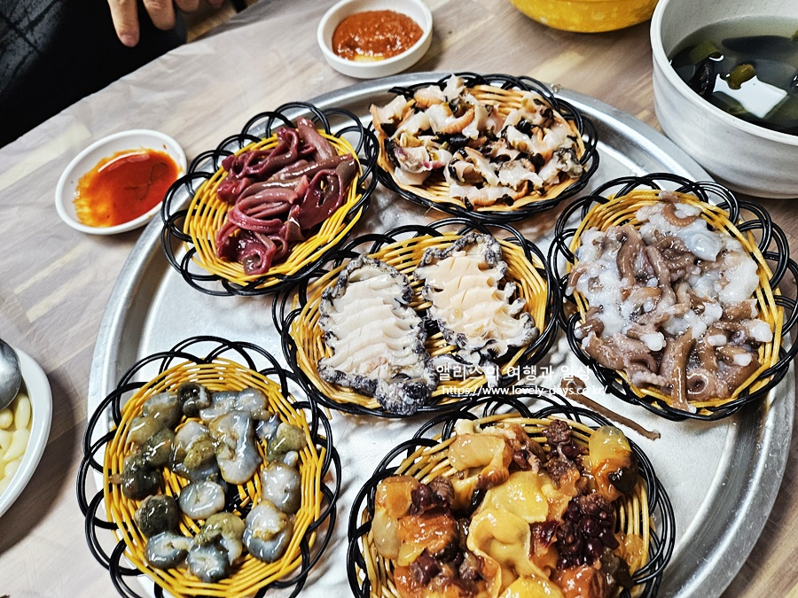 기장 대변항 해녀촌 파래장 해산물 모듬 전복죽 맛집