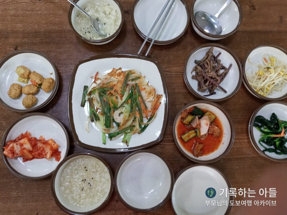올래삼다정 점심 특선 보말죽과 해물부침