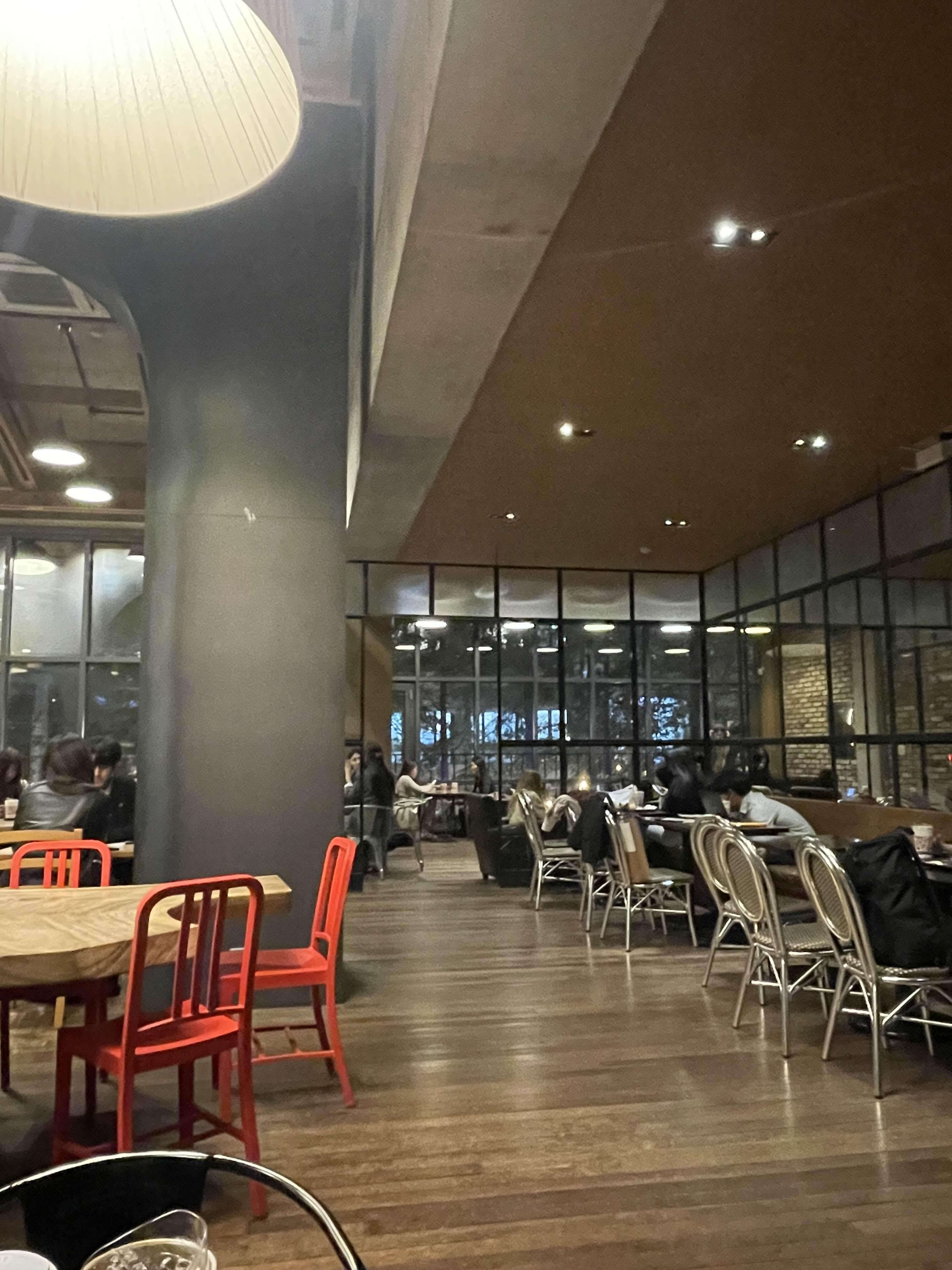 2층 전경, 좌석이 정말 많다