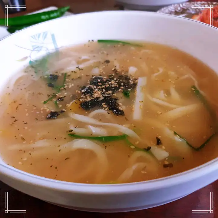 이만기 동네한바퀴 시즌2 흑임자 칼국수 파전 부추전 손두부 아픈 아내의 빈자리를 지키는 칼국수집 사장님 포항 맛집 소개
