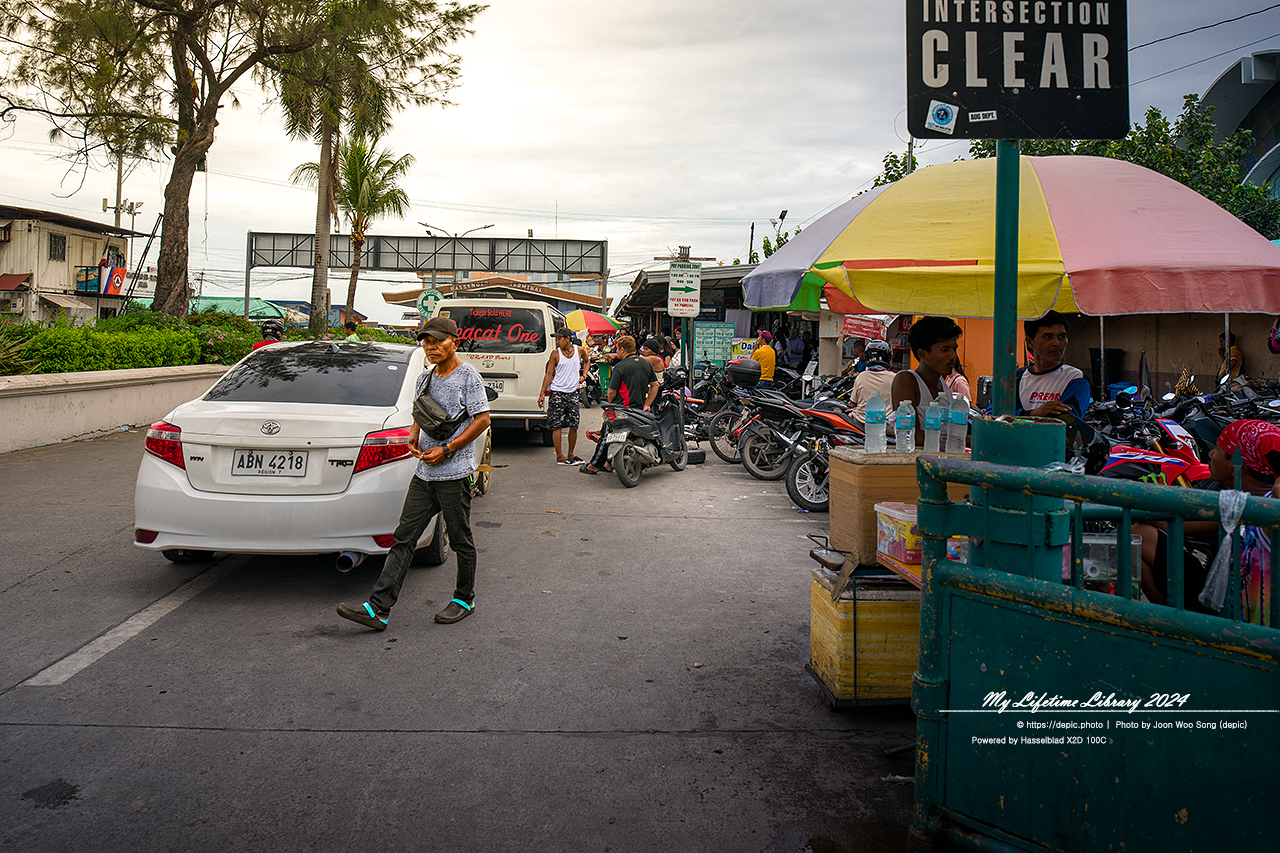 필리핀 세부 필리피노 사람들 거리 골목 시장