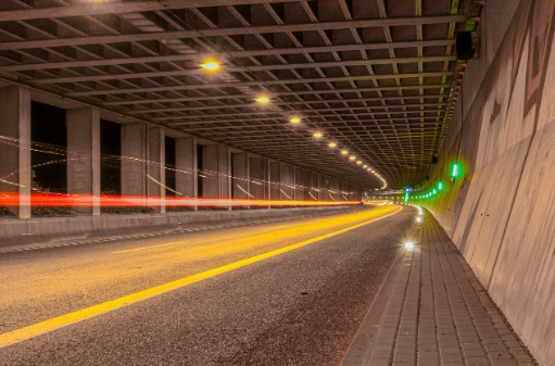 고속도로 터널 사진