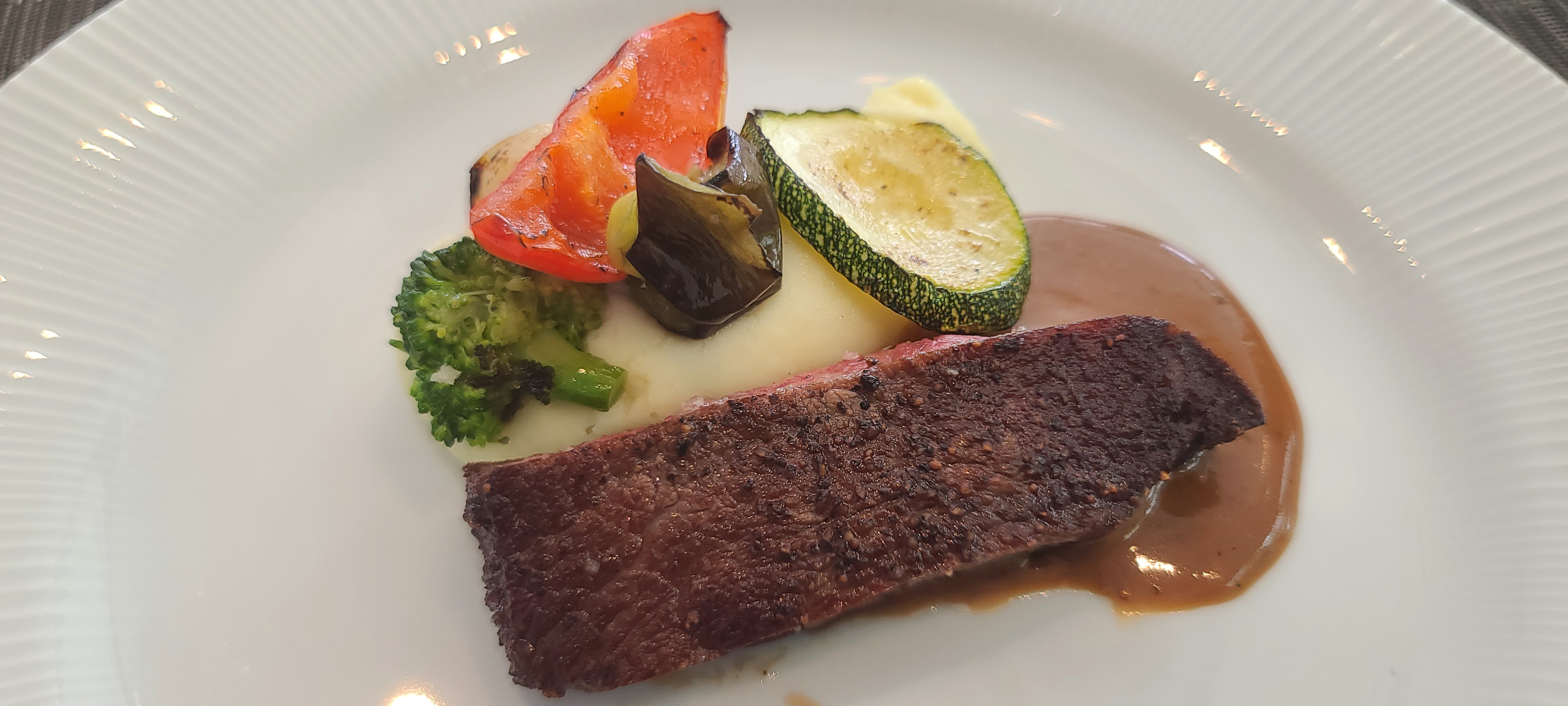 코스요리 강동구맛집 더화이트 세스코 프랑스요리 고급레스토랑 꽃등심스테이크 시즈널가니쉬 클래식프렌치소스