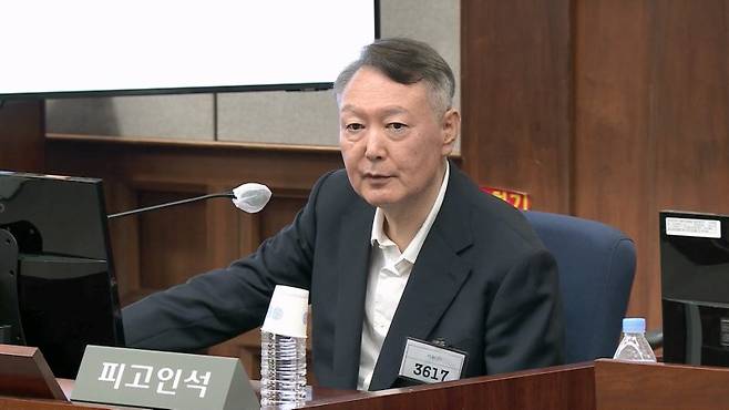 윤석열 전 대통령에게 징역 10년 구형 특검 "체포방해 등 반성없어"