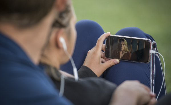 스마트폰 시대에 살고있는 요즘아이들 이미지