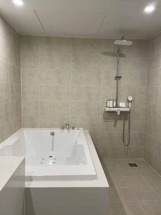 ๋ถ์ฐ์ก์ ํธํ
